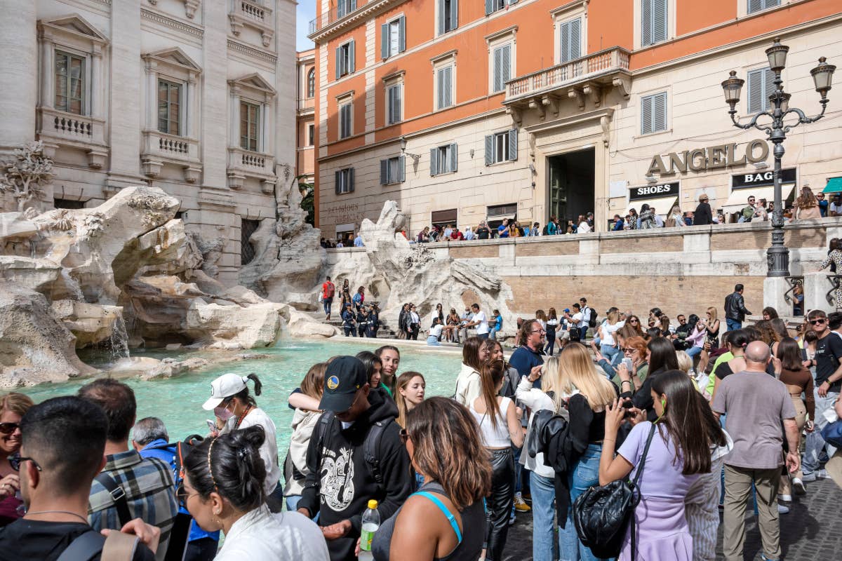 Fontana di Trevi, ticket più vicino: test entro un mese, via nel 2025